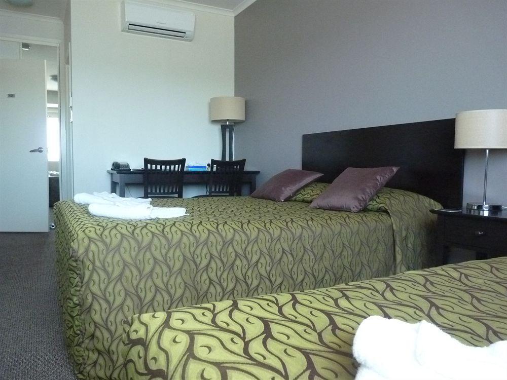 Redcliffe Motor Inn ภายนอก รูปภาพ