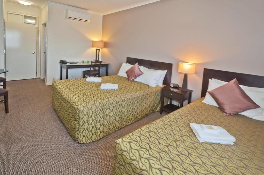 Redcliffe Motor Inn ภายนอก รูปภาพ
